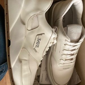 Saye Branca ‘95 unisex see website size 11US women 10US men.